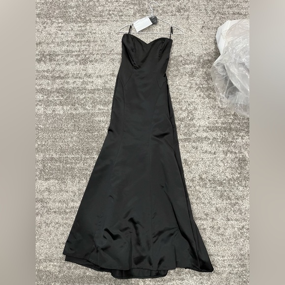 Black silk/satin Bridesmaid/Formal dress - size 0-4 - Picture 1 of 7
